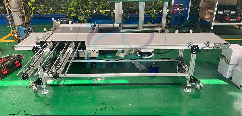 Băng tải tách nhãn bao bì và nhãn sản phẩm Lắp đặt băng tải dán nhãn